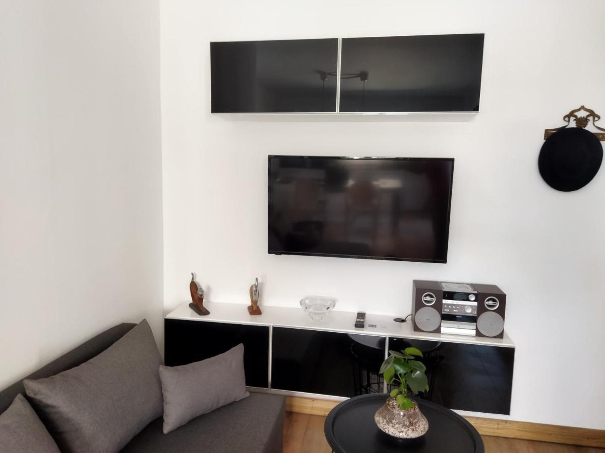 Minimal Apartment By The Beach Corinth Exterior photo