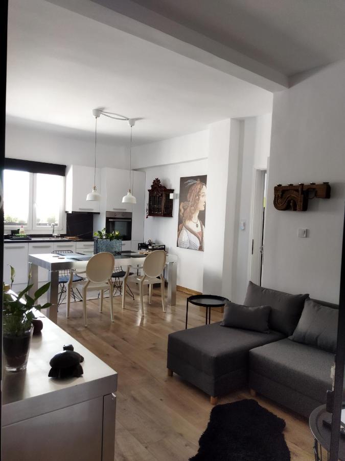 Minimal Apartment By The Beach Corinth Exterior photo